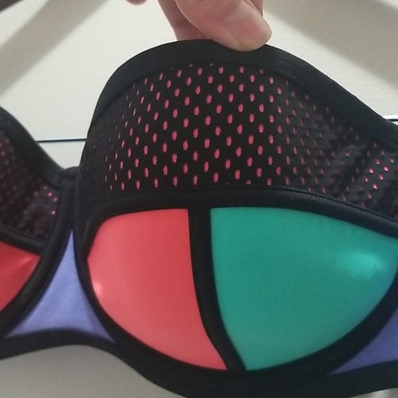 Body glove swimsuit top. - Picture 2 of 4